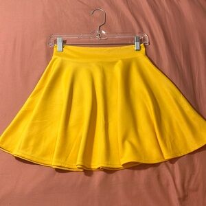 Extra small, yellow, flowy, and stretchy skirt